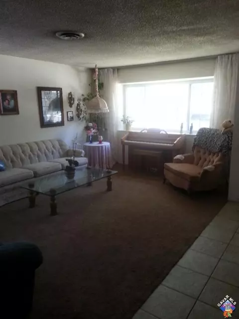 709 Oldfield St E, Lancaster, CA 93535 photo 2