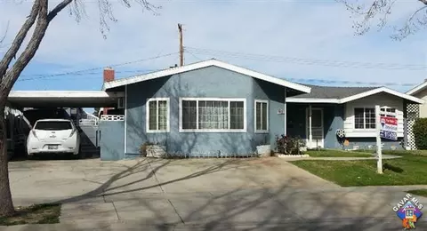 709 Oldfield St E, Lancaster, CA 93535 photo 1