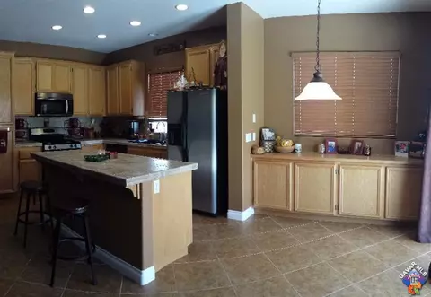 1732 Winderemere Dr W, Lancaster, CA 93534 photo 4
