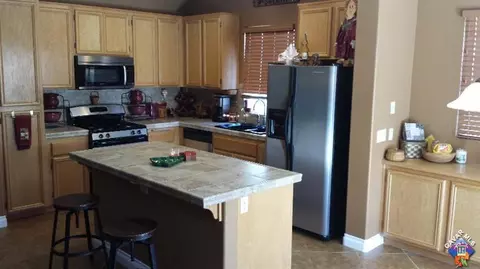 1732 Winderemere Dr W, Lancaster, CA 93534 photo 5