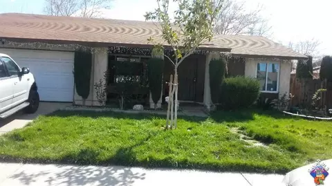 614 Curve Circle Cir E, Lancaster, CA 93535 photo 1