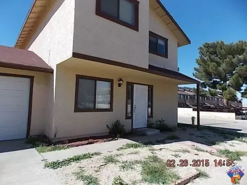 1812 Park Circle Dr, Lancaster, CA 93535 photo 2