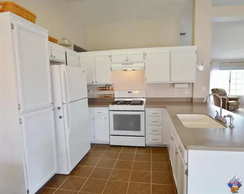 3657 Lyons Dr, Rosamond, CA 93560 photo 4