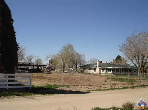 44665 95th St, Lancaster, CA 93535 photo 2
