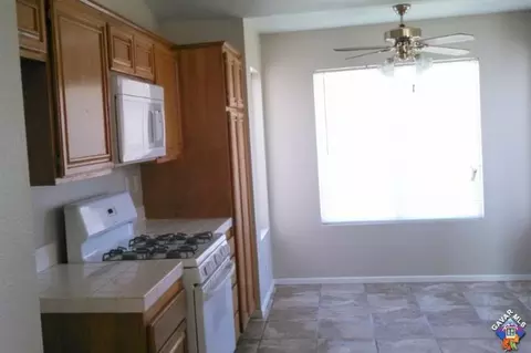6033 Lighthouse Ln, Palmdale, CA 93552 photo 5