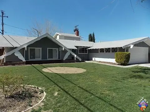 44169 11th St, Lancaster, CA 93535 photo 2