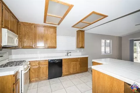 6304 Azalea Dr, Lancaster, CA 93536 photo 7