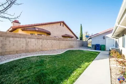 6304 Azalea Dr, Lancaster, CA 93536 photo 13
