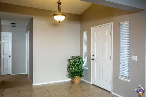 6304 Azalea Dr, Lancaster, CA 93536 photo 3