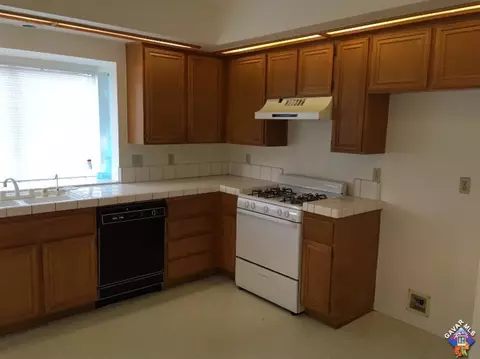2304 Scott Ave, Palmdale, CA 93550 photo 4