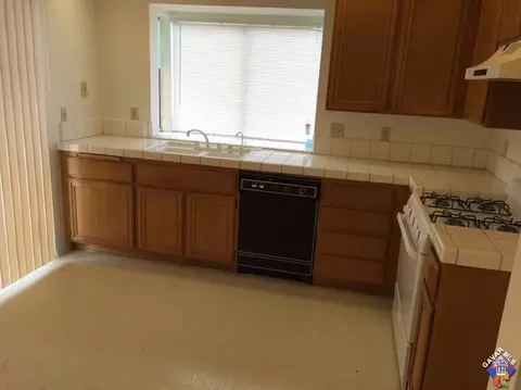 2304 Scott Ave, Palmdale, CA 93550 photo 3
