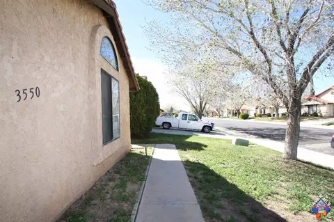3550 Casamia Ave, Palmdale, CA 93550 photo 2