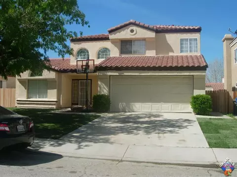 37647 Nectarine Dr, Palmdale, CA 93550 photo 2
