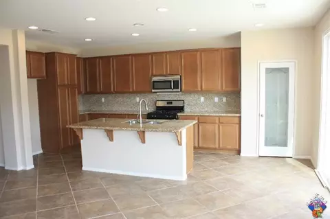 1102 Erwin Dr, Palmdale, CA 93551 photo 5