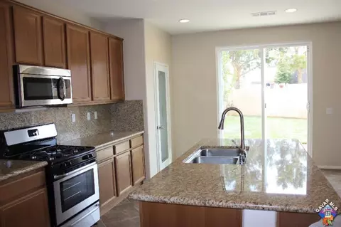 1102 Erwin Dr, Palmdale, CA 93551 photo 4