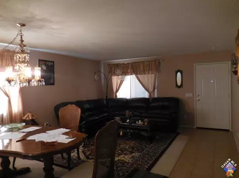 45544 36th St E, Lancaster, CA 93535 photo 2
