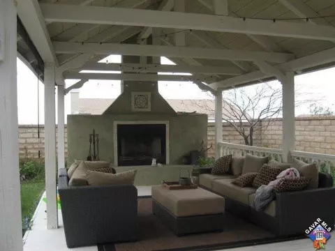 2323 Allyssum Pl W, Palmdale, CA 93551 photo 2