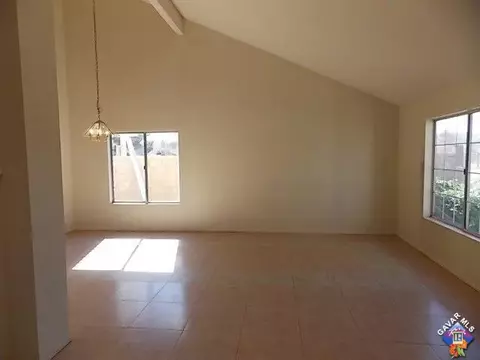 36804 Solvay St, Palmdale, CA 93552 photo 2