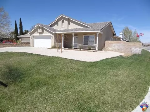 3801 Hampton Ct, Rosamond, CA 93560 photo 2