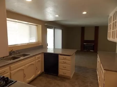 43511 Carol Dr, Lancaster, CA 93535 photo 8