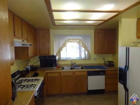 16172 Valeport Ave, Lancaster, CA 93535 photo 8