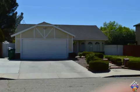 624 Ivyton St E, Lancaster, CA 93535 photo 2