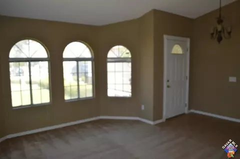624 Ivyton St E, Lancaster, CA 93535 photo 4
