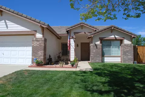 37027 Boxleaf Rd, Palmdale, CA 93550 photo 2