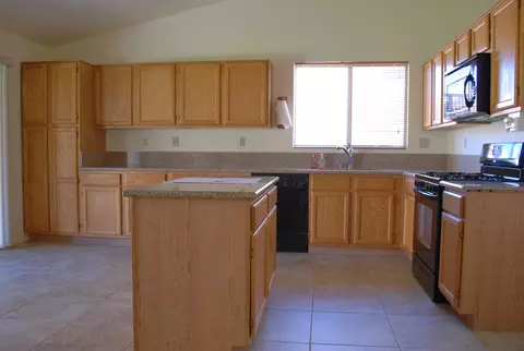 37027 Boxleaf Rd, Palmdale, CA 93550 photo 9