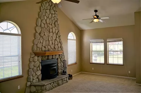 17131 Bold Venture Dr, Tehachapi, CA 93561 photo 2