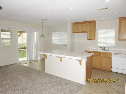 45405 Robinson Dr, Lancaster, CA 93535 photo 4