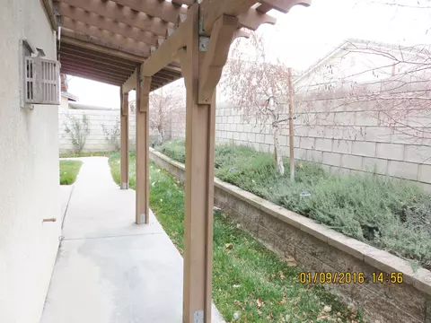 45405 Robinson Dr, Lancaster, CA 93535 photo 11