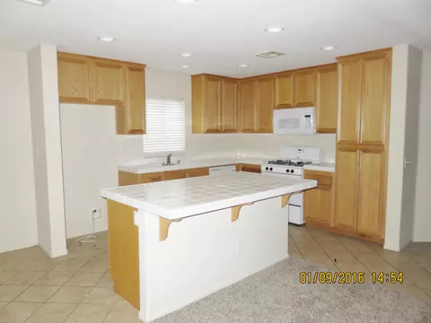 45405 Robinson Dr, Lancaster, CA 93535 photo 5