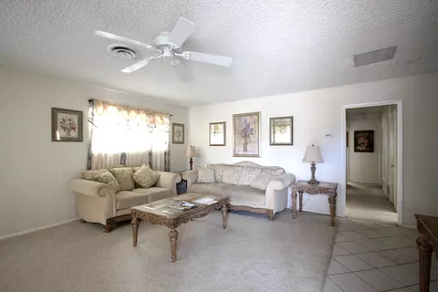 44518 Tabler St, Lancaster, CA 93535 photo 2