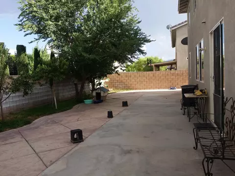 44062 Quarter St, Lancaster, CA 93536 photo 2
