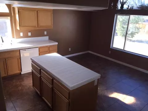 37445 Deville St, Palmdale, CA 93552 photo 5