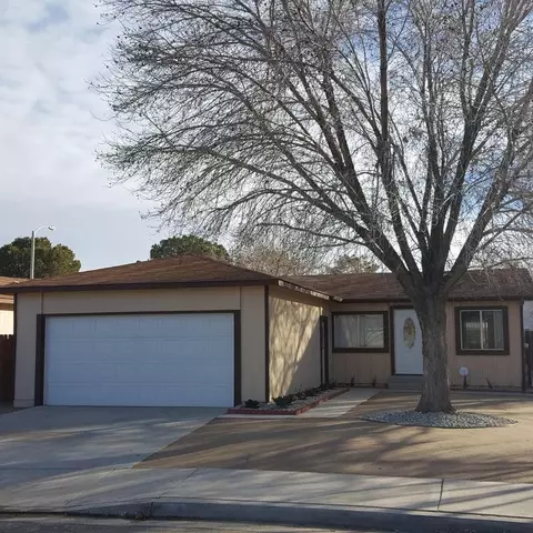 43616 Oleander St, Lancaster, CA 93535 photo 1