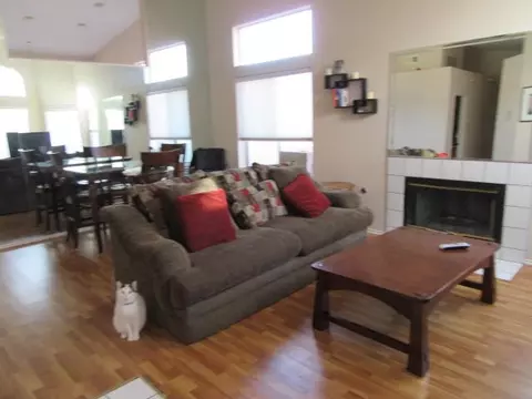 1625 Kettering St E, Lancaster, CA 93535 photo 2