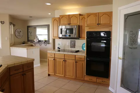8722 Avenue E W, Lancaster, CA 93536 photo 13