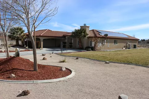 8722 Avenue E W, Lancaster, CA 93536 photo 2