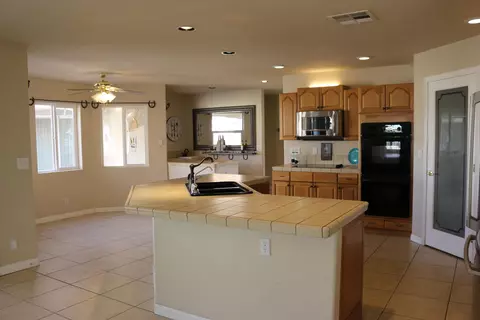 8722 Avenue E W, Lancaster, CA 93536 photo 12