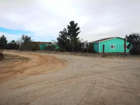 6952 Gibbs Ave, Mojave, CA 93501 photo 2