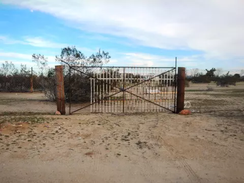 6952 Gibbs Ave, Mojave, CA 93501 photo 4