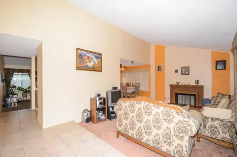 618 Avenue J4 E, Lancaster, CA 93535 photo 2