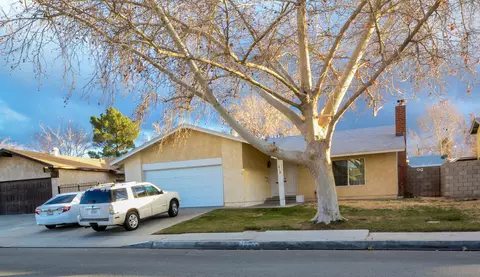 618 Avenue J4 E, Lancaster, CA 93535 photo 1