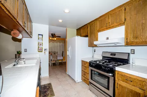 618 Avenue J4 E, Lancaster, CA 93535 photo 5