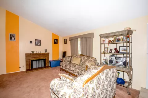 618 Avenue J4 E, Lancaster, CA 93535 photo 3