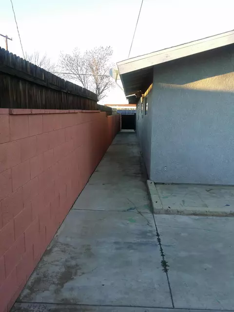 338 Kettering St E, Lancaster, CA 93535 photo 4
