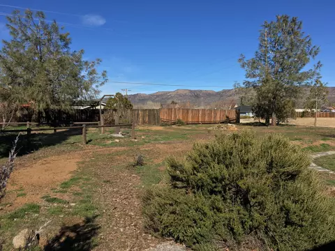 19701 Piedra Dr, Tehachapi, CA 93561 photo 3
