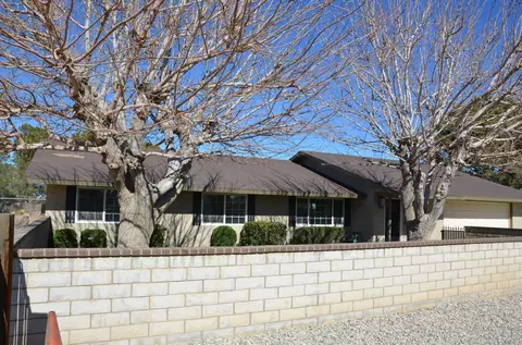 42717 6th St E, Lancaster, CA 93535 photo 1